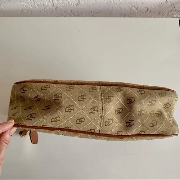 DOONEY & BOURKE Signature Logo Handbag Shoulder Bag Purse. Tan and Brown. - Picture 3 of 15
